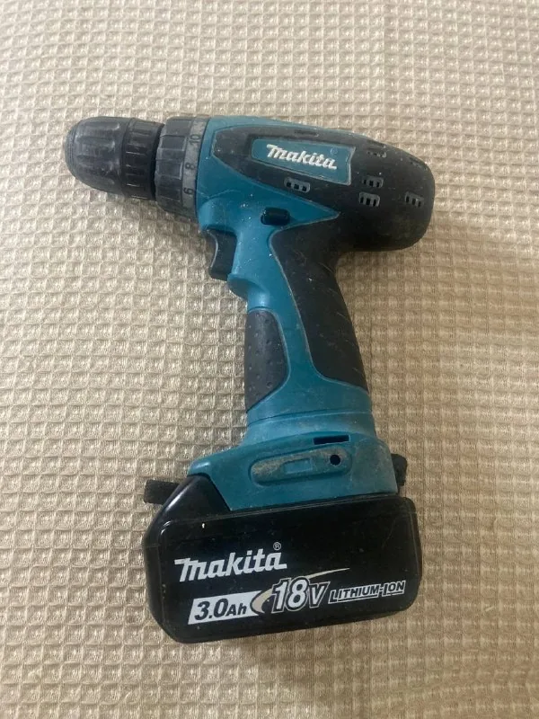 Шуруповерт Makita 1