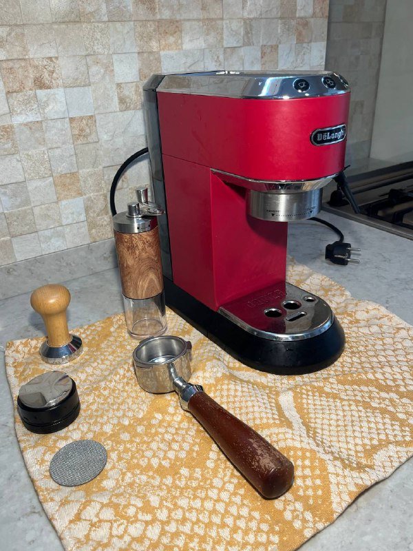 Кофеварка DeLonghi Dedica EC 685 с аксессуарами 2