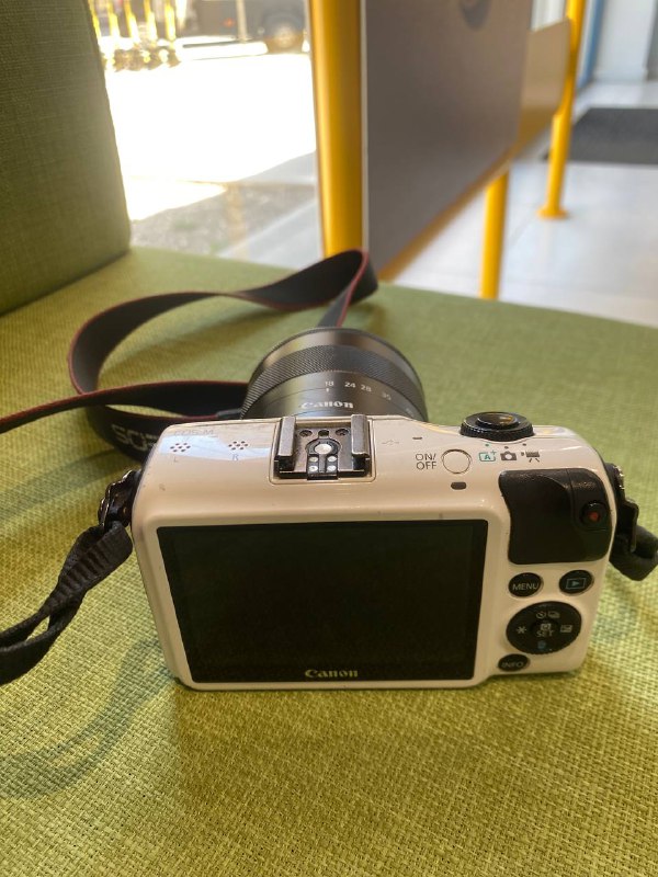 Камера Canon EOS M с объективом EF-M 18-55mm 2