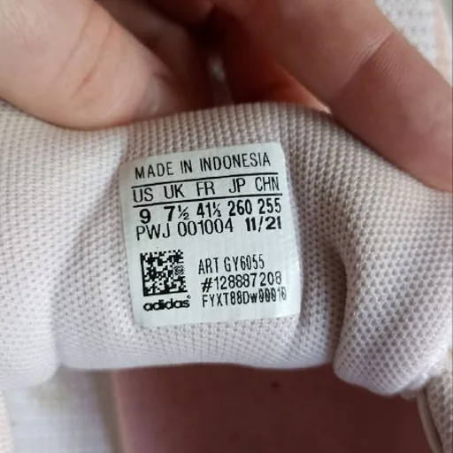 Женские кроссовки Adidas