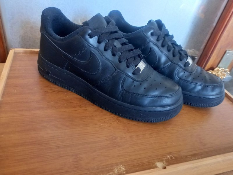 Стулья, кроссовки Nike Air force 1, рюкзак, ланчбокс с кухонными весами, чемоданы 3