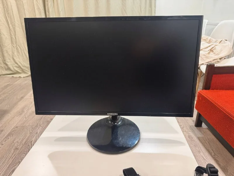 Samsung LS24F350FHIXCI 24-დიუმიანი მონიტორი 1