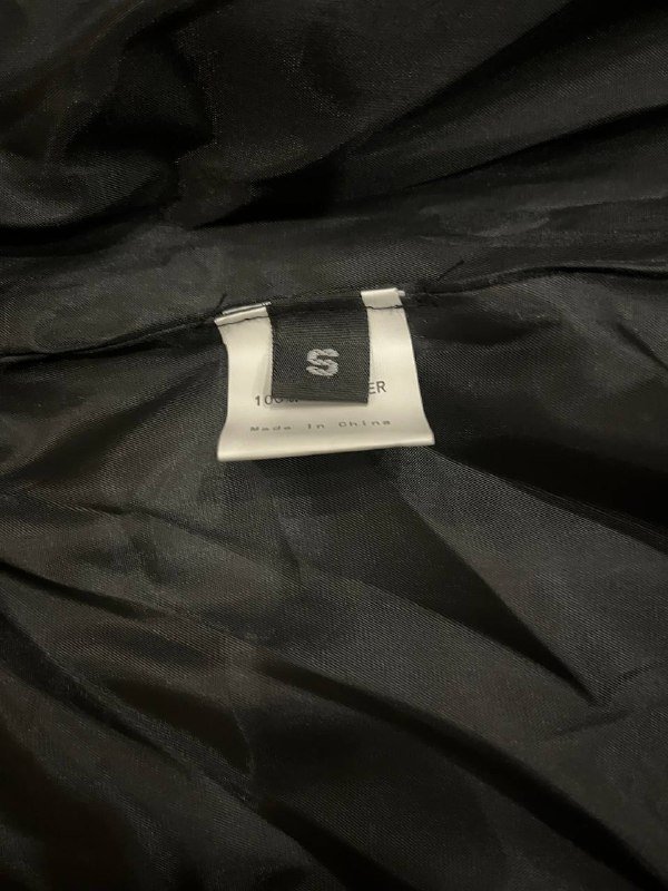 Куртка новая размер S, подходит на M 4