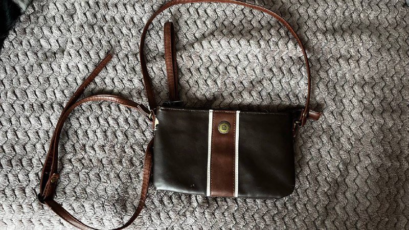 Кабели USB-C, сумки с потертостями, бумага для акварели, аэротор для вина