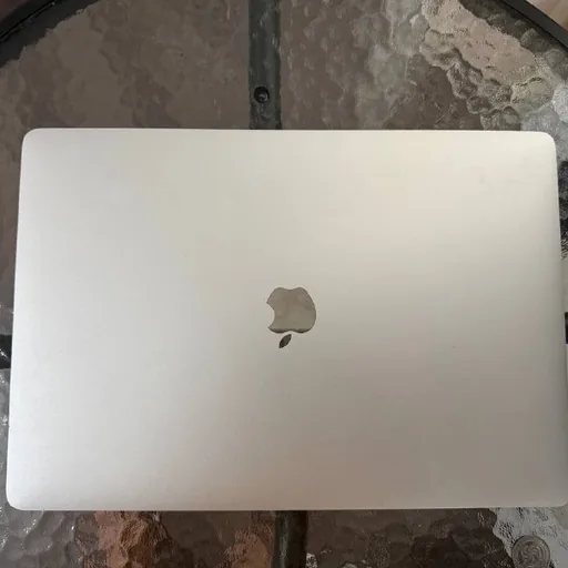 MacBook Pro 15 2018 i7 16 GB RAM 256 GB SSD