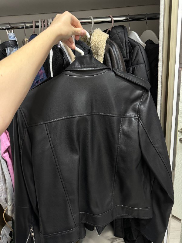 Женская кожаная куртка черная размер S М 3