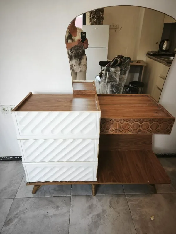Комод с зеркалом