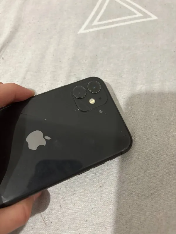 iPhone 11 Black 64 GB 1
