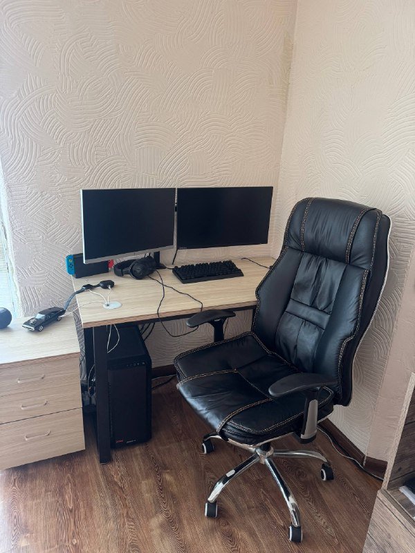 Кресло, стол, тумбочка для домашнего офиса 2