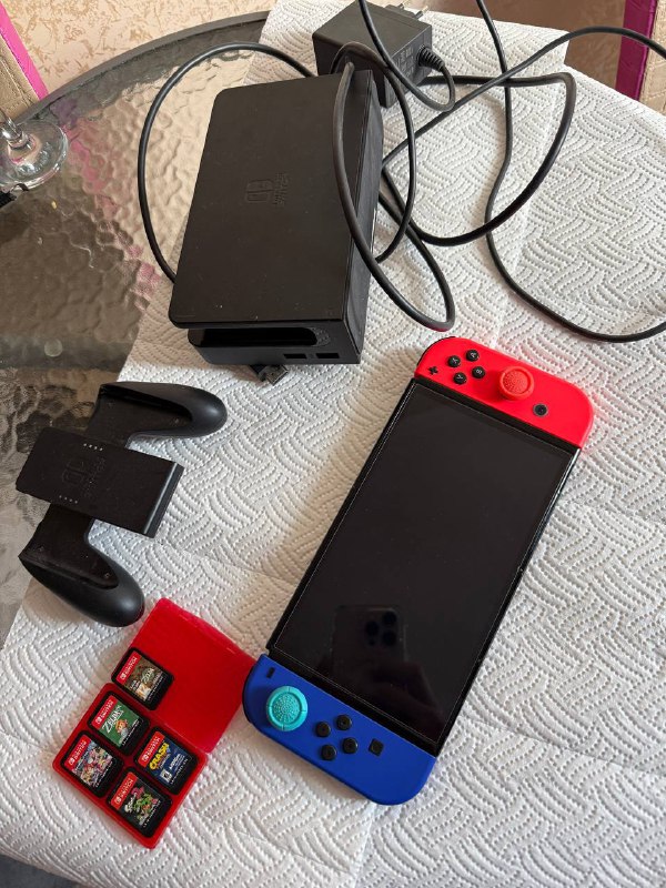 Nintendo Switch Oled с играми Mario Kart, Zelda, Splatoon, Crash Bandicoot 5