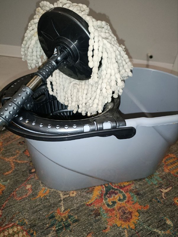 Ведро для уборки с отжимом и швабра