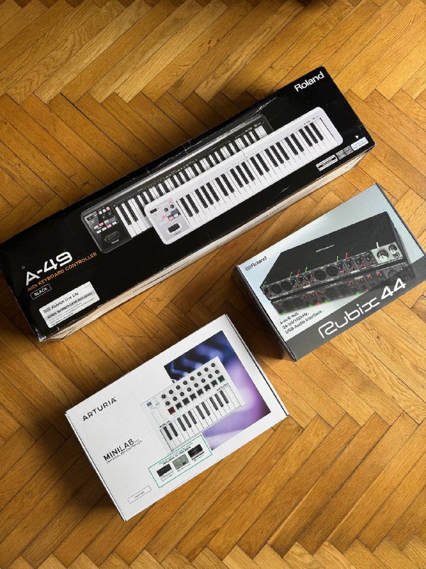Roland Rubix 44, Roland A-49, Arturia Minilab mk2 MIDI Controllers и аудио-карта