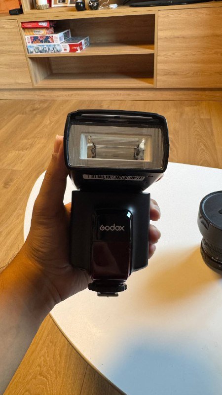 Canon EOS M50, 4 объектива, вспышка, карты, 2 батареи 8