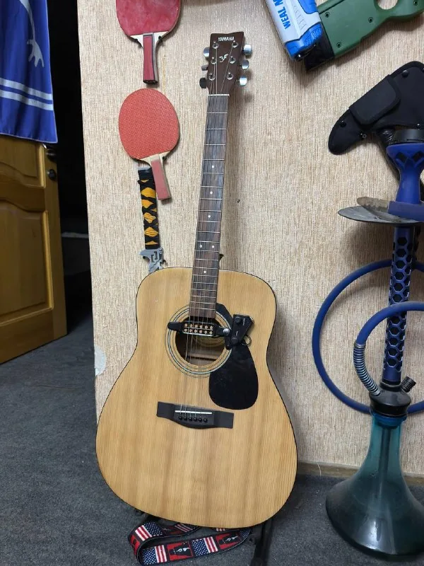 Yamaha F310 гитара с чехлом, ремешком и звукоснимателями 1