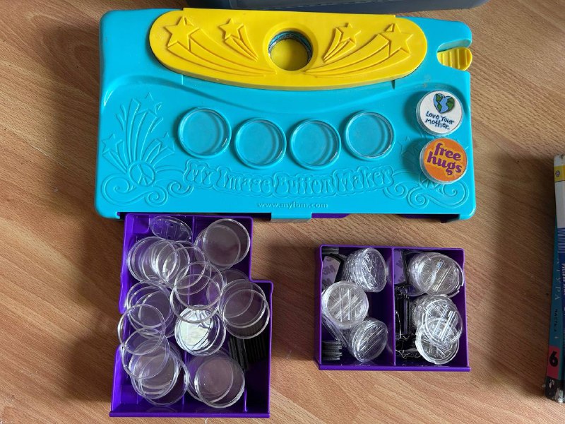 Машинка для изготовления магнитов и значков с заготовками 2