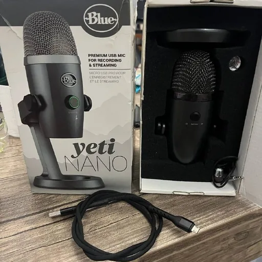 Blue Yeti Nano микрофон
