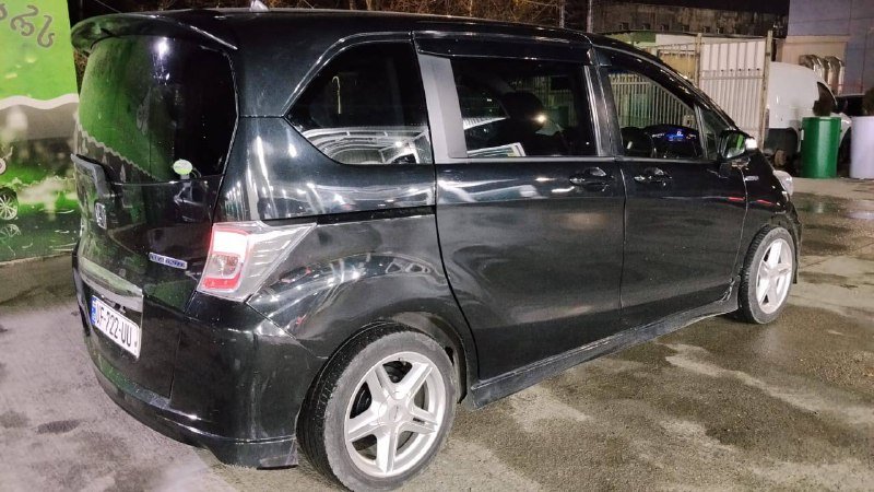 Такси Honda Freed минивэн 2014 комфортное авто 6 мест