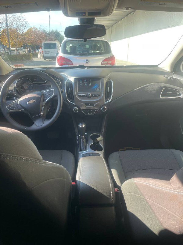 Красная Chevrolet Cruze 5