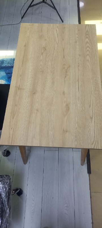 Стол рабочий с деревянными ножками 4