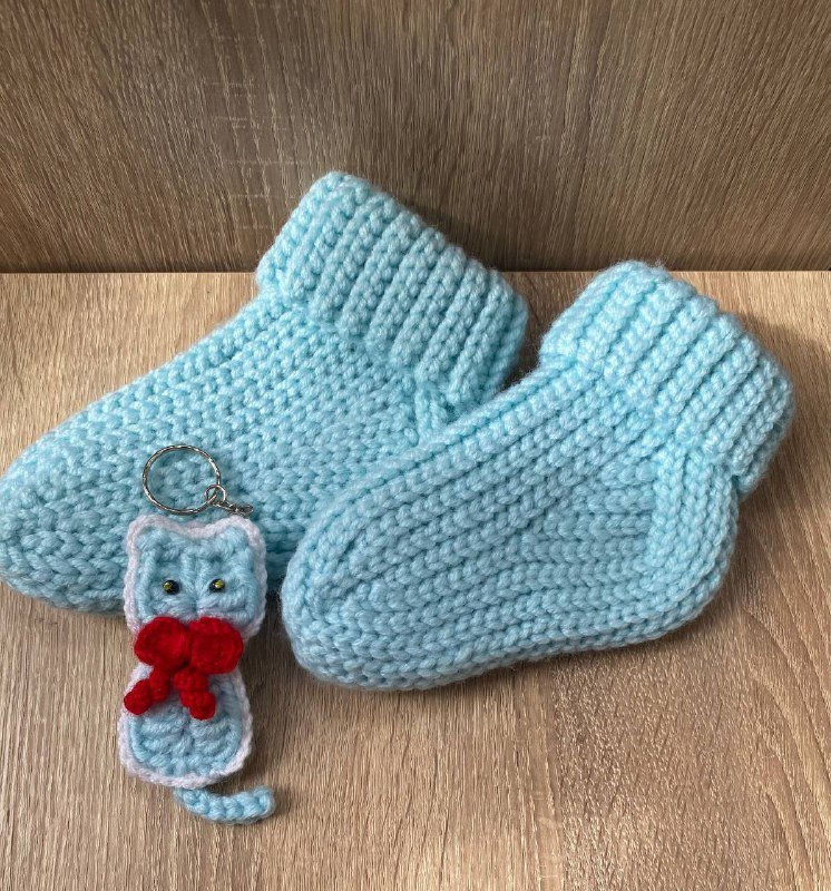 Вязаные носочки, брелочки