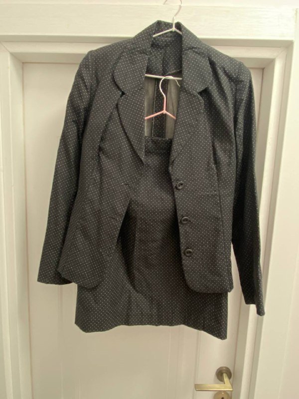 Два женских костюма пиджак юбка и пиджак капри 4