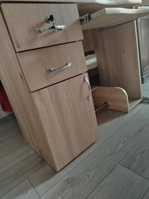 Компьютерный стол 1