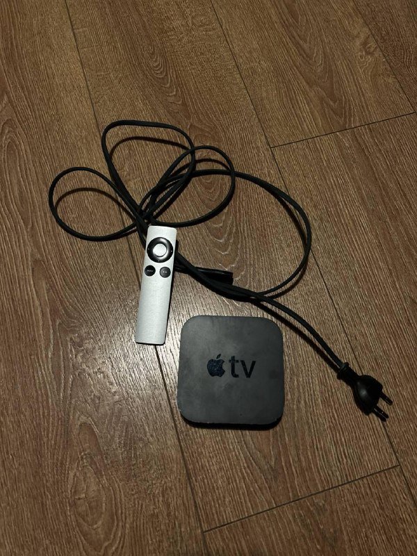 Apple TV 3 с пультом и кабелем питания