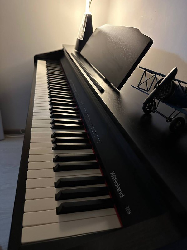 Цифровое пианино Roland RP30 с аксессуарами 2