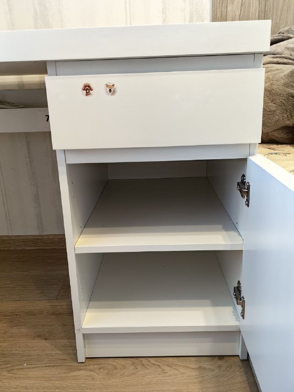 Письменный стол IKEA MALM 4