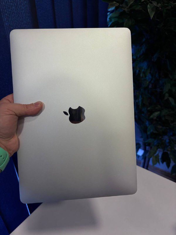 Macbook Pro 2020 i5 16GB 256GB 4