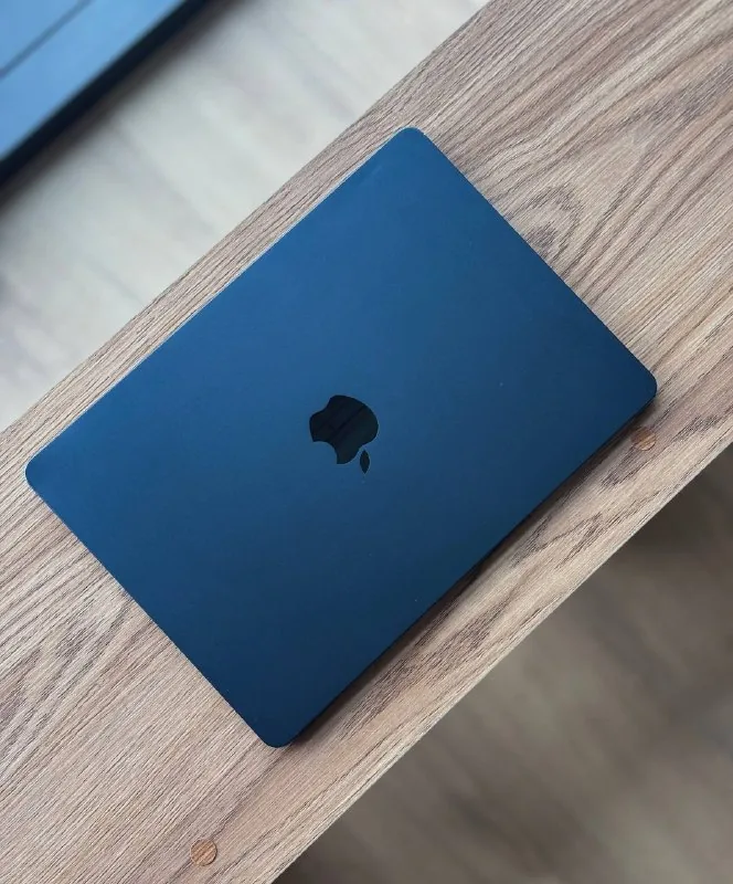 MacBook Air M2, MacBook Air M1, iPhone, AirPods Max, Xbox Series S 1