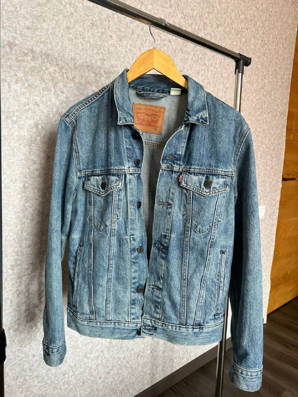 Джинсовка Levi’s размер S, Футболка Calvin Klein Jeans размер S