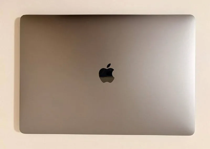 MacBook Pro 15 (2016) 1