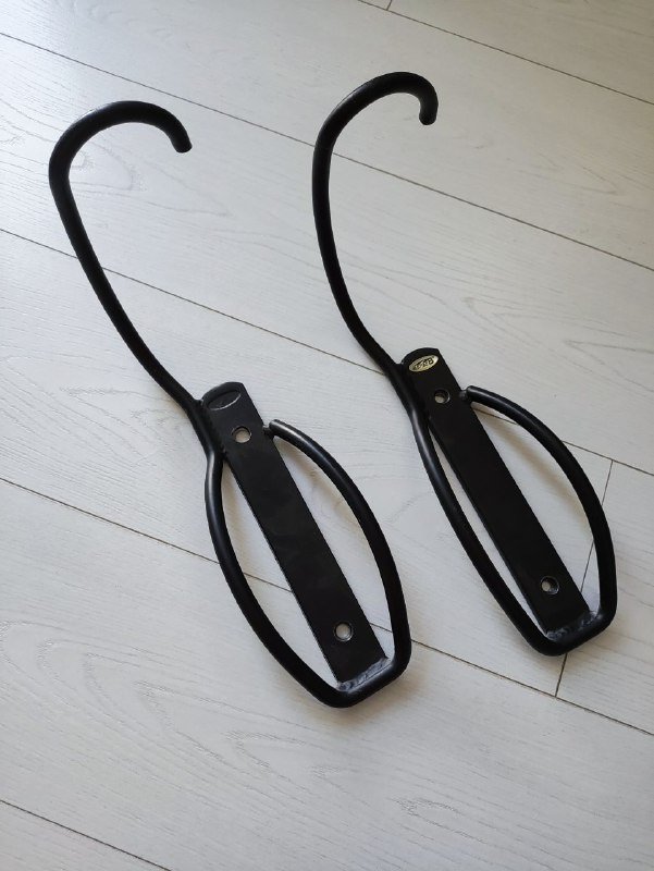 Крепления для вертикального хранения велосипеда