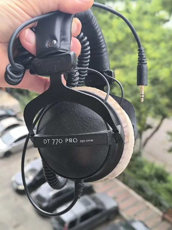 Студийные наушники beyerdynamic DT-770 Pro 1