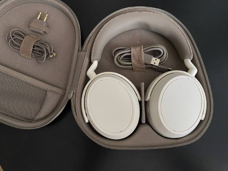 Беспроводные наушники Sennheiser Momentum 4 2