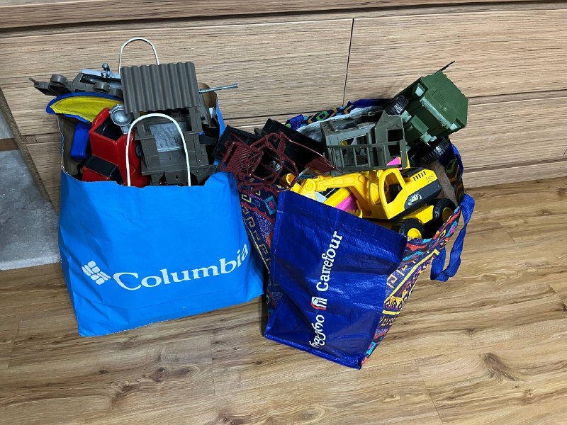 Разные игрушечные машины 4