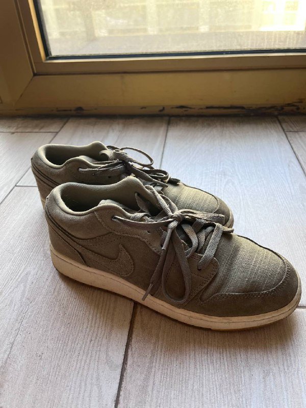 Женские оригинальные кроссовки размер 37 5