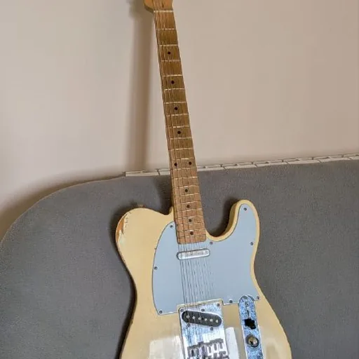 Электрогитара Fender Squier, чехол