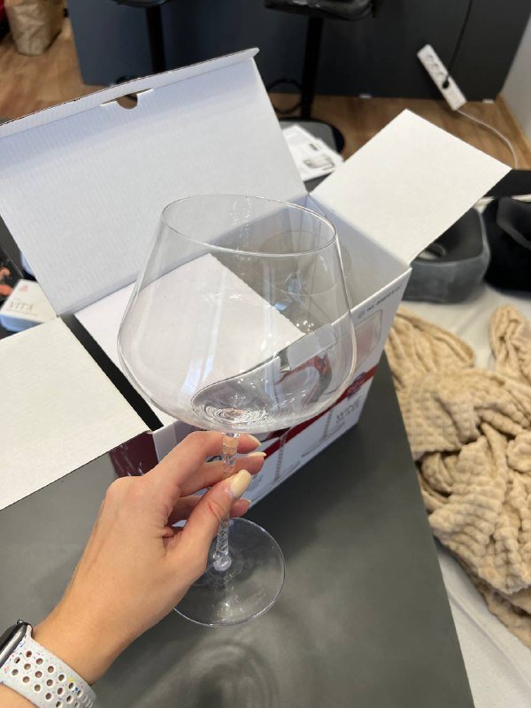 2 больших бокала на тонкой ножке 4