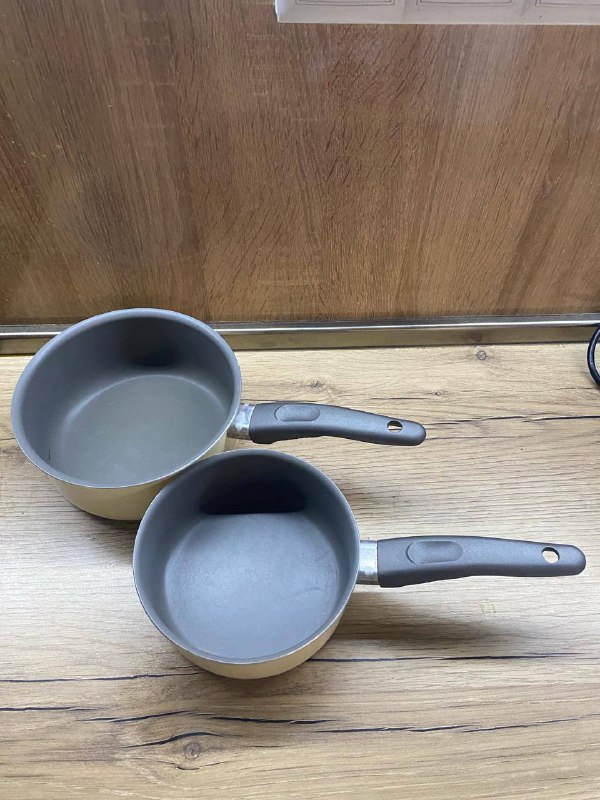 Сушилка, Кастрюли ikea, Кувшин для воды, Пылесос, Книга, Подставка для телефона 2