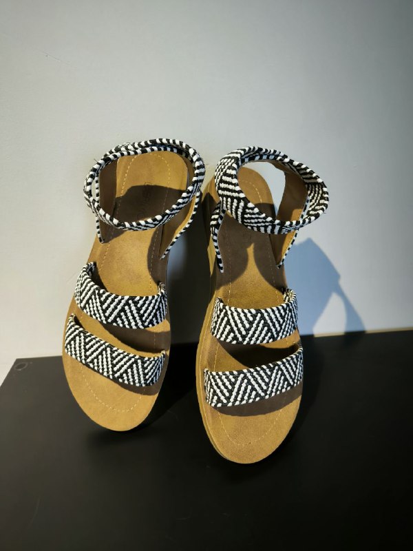 Босоножки Derimod размер 40 2