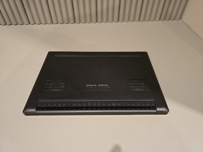Razer Blade Stealth, колонка Marshall Emberton 3