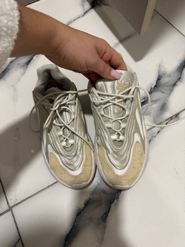 Кроссовки Adidas женские оригинал с дефектом