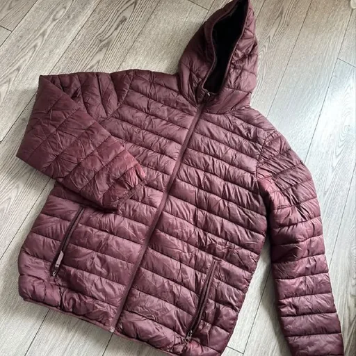 Calvin Klein, Guess, бордовая куртка Waikiki, зелёная Jack & Jones
