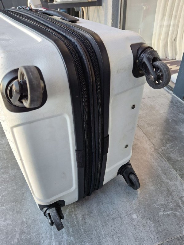Чемоданы Freedom и It luggage размера М 4