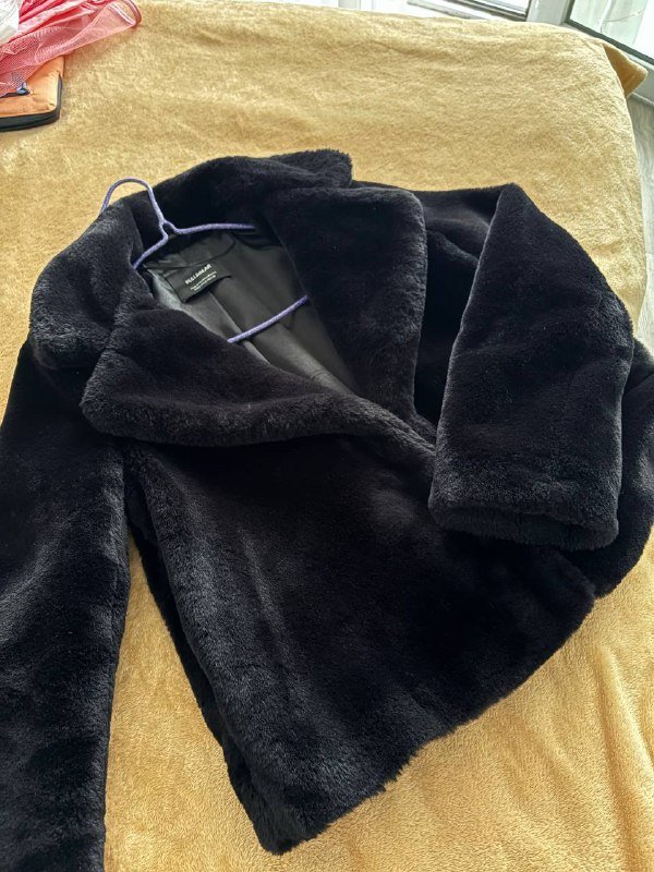 Шуба из Pull & Bear черная размер S 3