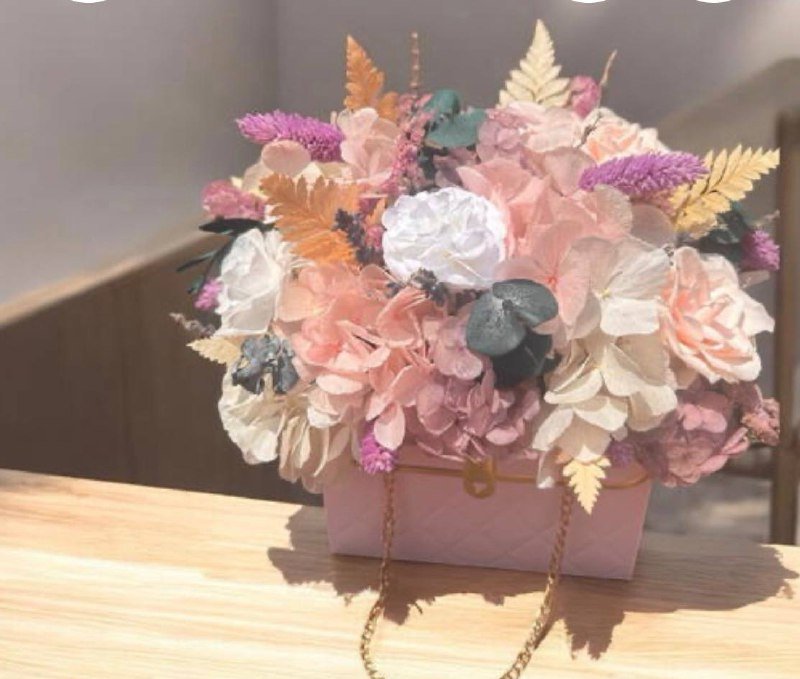 Композиции из натуральных стабилизированных цветов и сухоцветов с открыткой 5