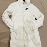 Куртка Nike, платье Zara 2