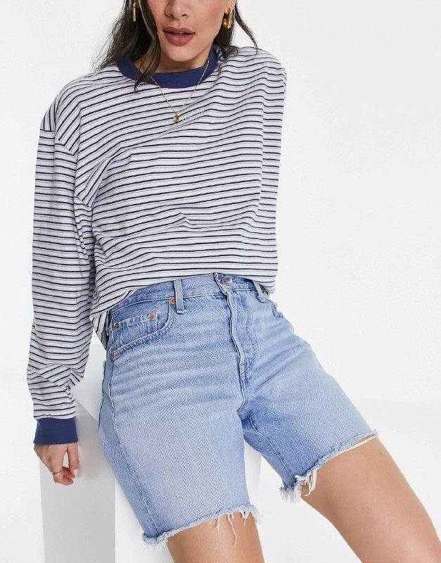шорты Levi’s 501, атласная блузка Topshop